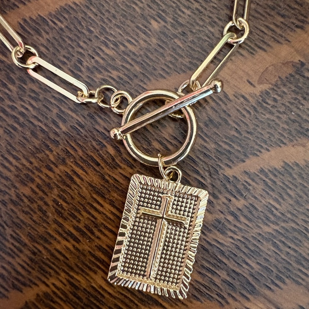 Gold Cross Pendant Paperclip Link Necklace NEW - Picture 7 of 8
